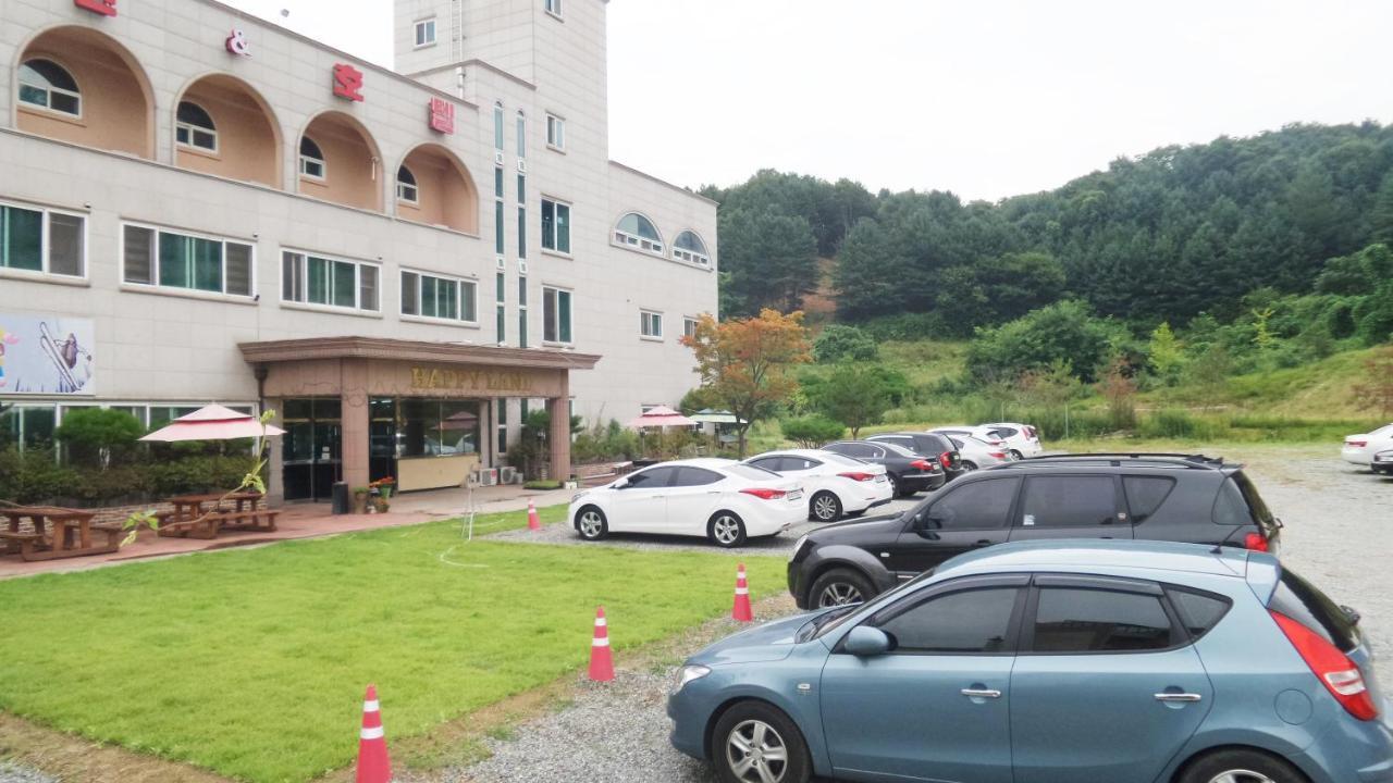 Hongcheon Resortel Exterior foto