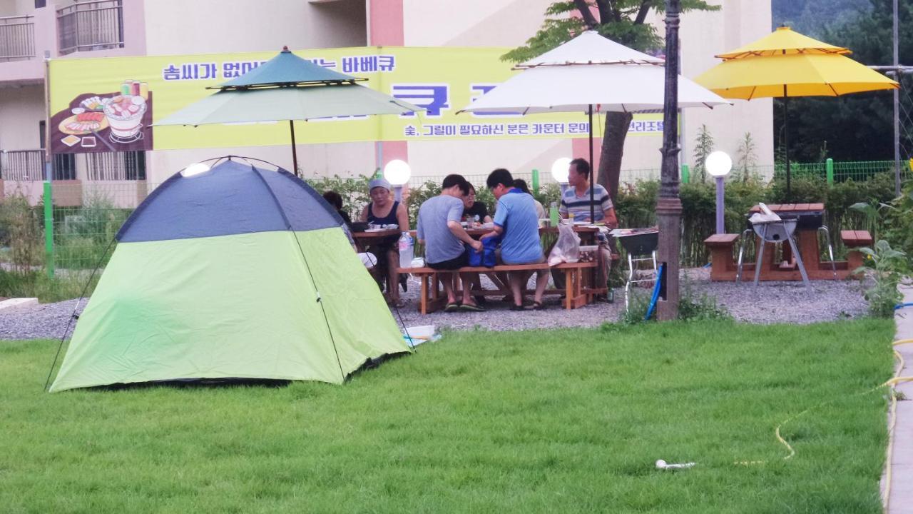 Hongcheon Resortel Exterior foto
